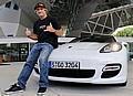 Robby Naish (46), Weltmeister im Windsurfing, mit dem neuen Porsche Panamera vor dem Porsche-Museum in Stuttgart-Zuffenhausen. Foto: Auto-Reporter/Porsche